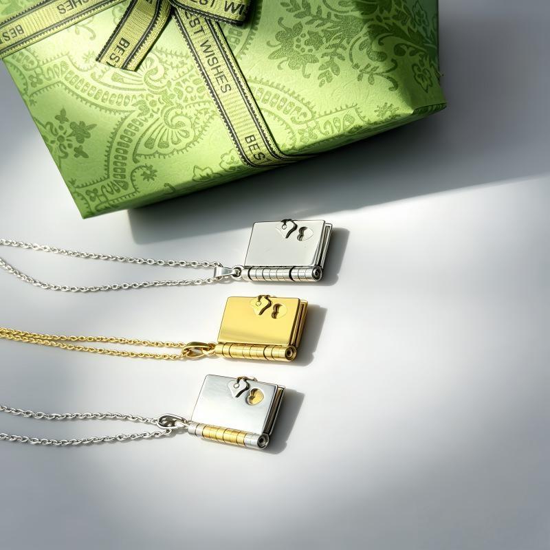 Collier Enveloppe, Pendentif L - Custom Photo Book avis et prix